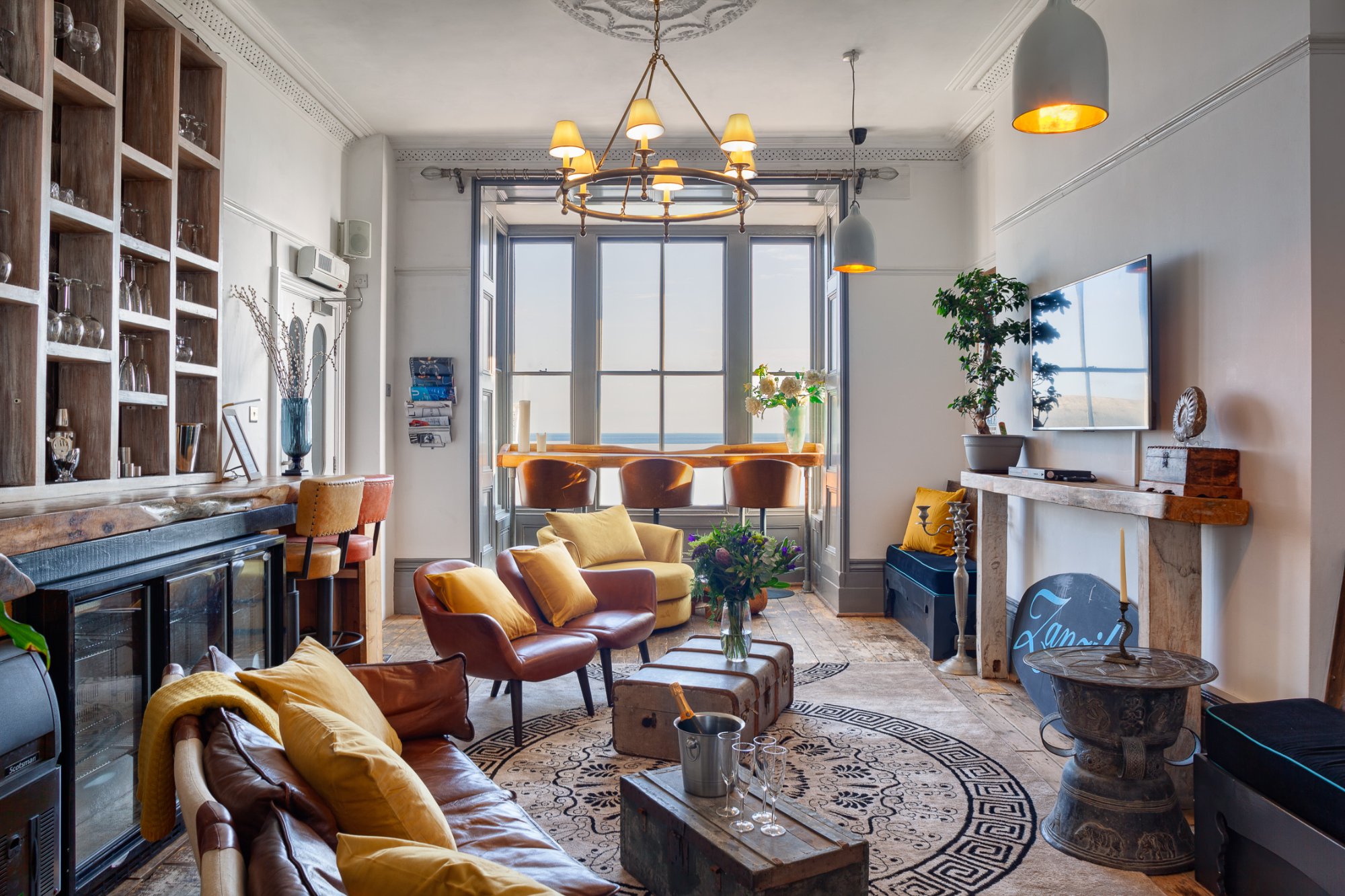 Zanzibar House — award-winning seafront holiday house with hot tub, East Sussex