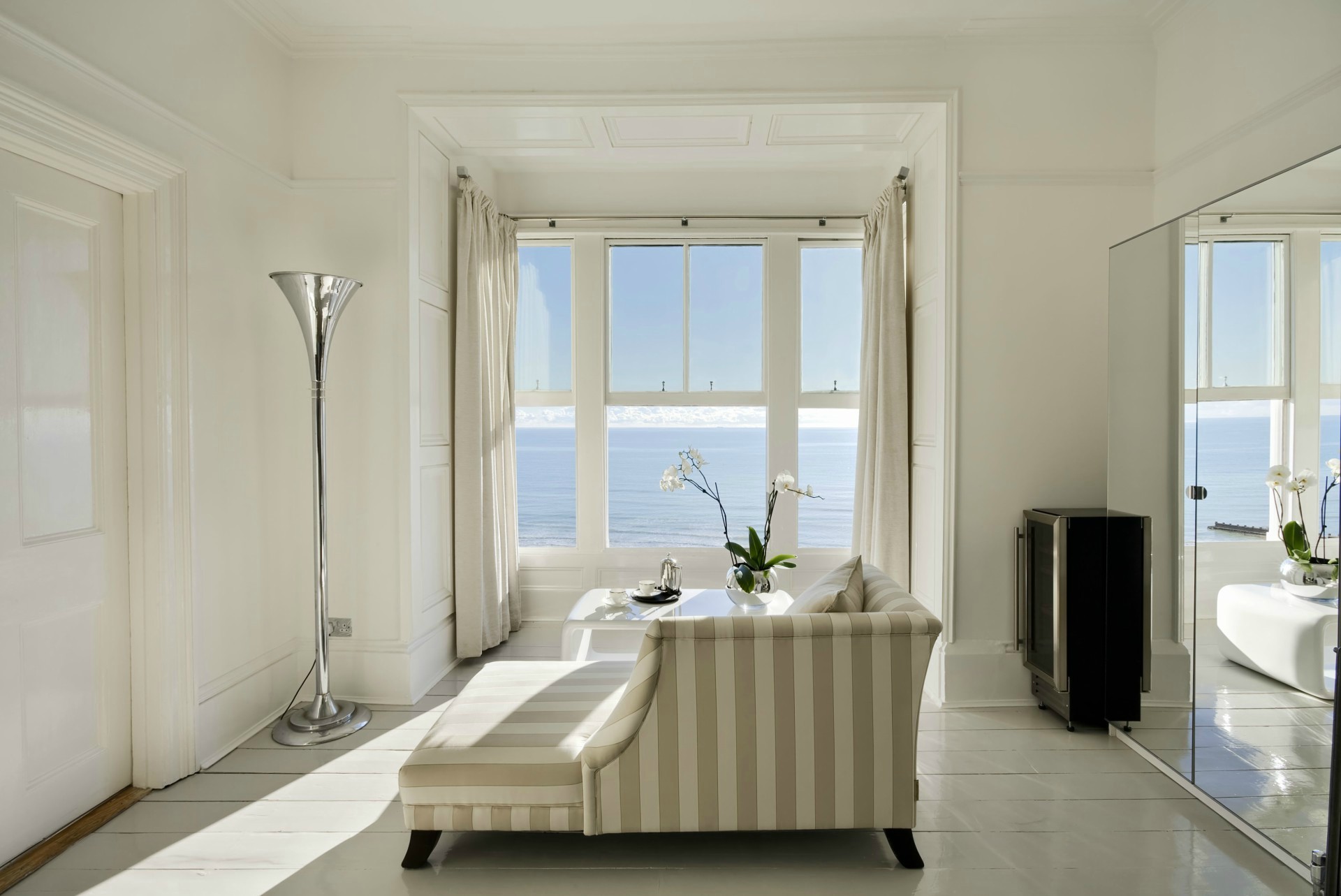 Zanzibar House bright seafront bedroom